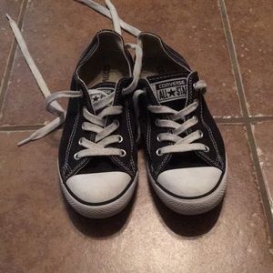 Black low top converse